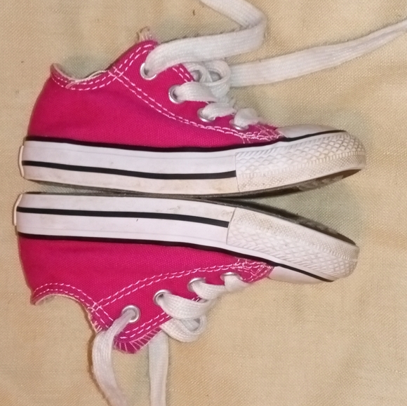 Hot pink toddler chucks - Picture 7 of 7